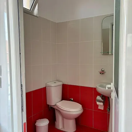 Eqerem Dauti بيت ضيافة *