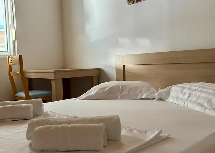 Eqerem Dauti Maison d'hôtes *